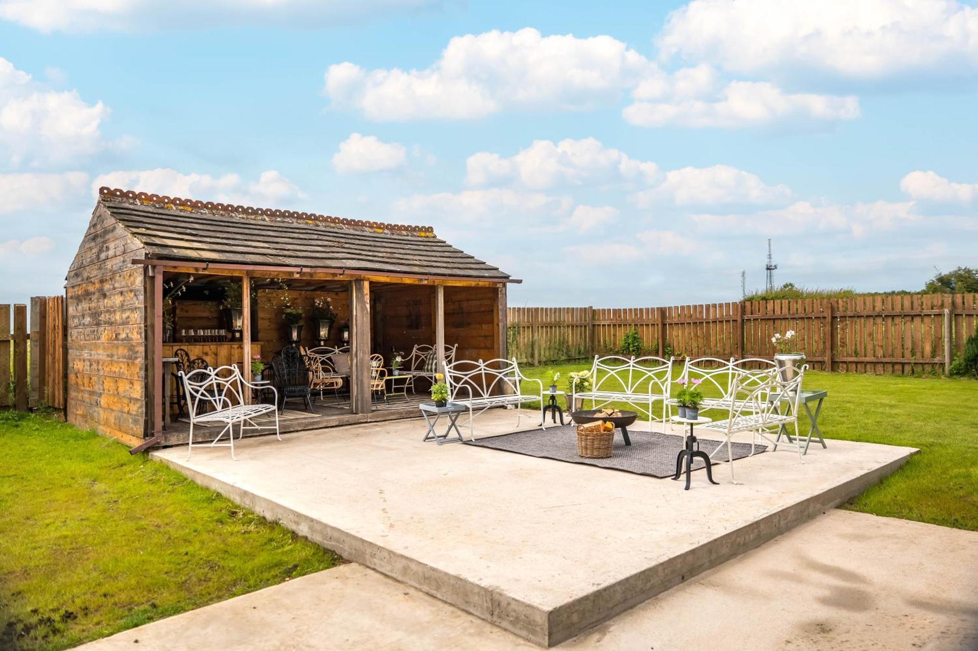 Large Country Cottage, Sleeps 8 - Spa Facilities, Garden Bar, Catering Services, Free Parking, Nature Reserve, Hen Parties Scunthorpe Kültér fotó